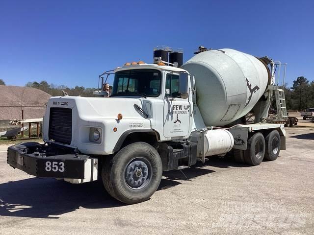 Mack DM690S Other trucks
