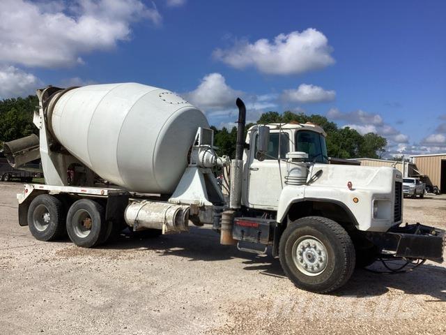 Mack DM690S Other trucks