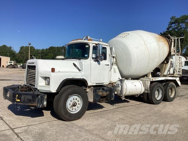 Mack DM690S Other trucks