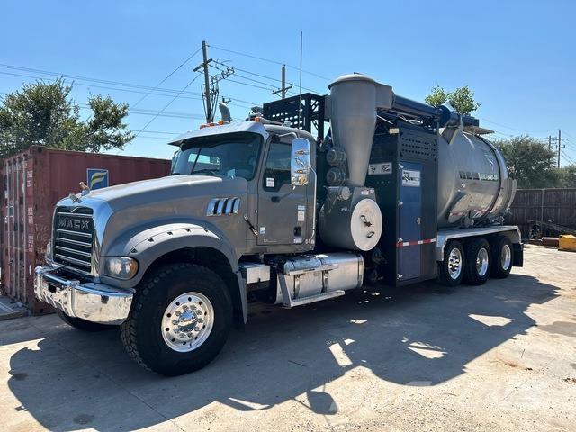 Mack Granite Crawler excavators