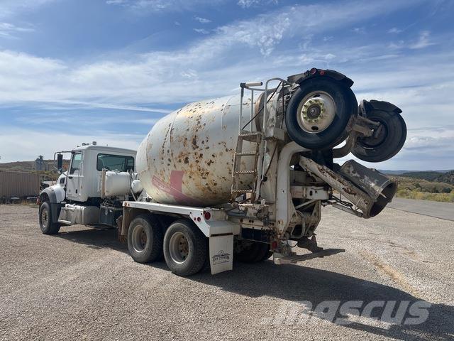 Mack GU713 Other trucks