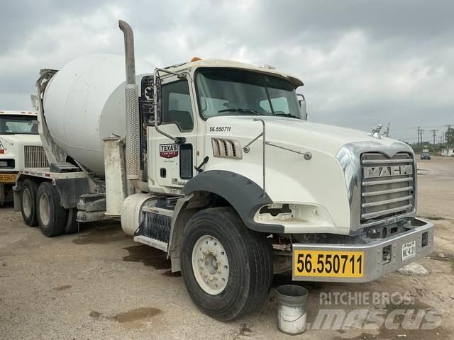 Mack GU813 Other trucks