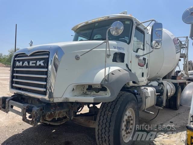 Mack GU813 Other trucks