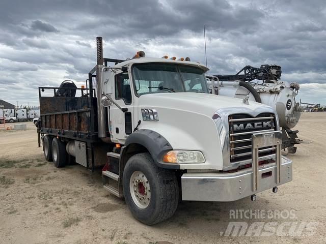 Mack GU813 Flatbed/Dropside trucks