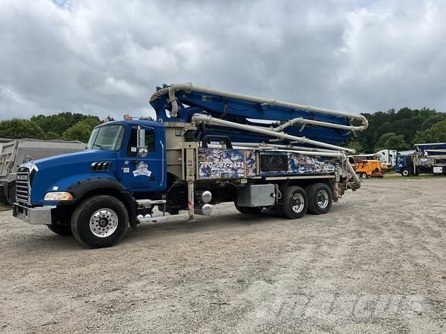 Mack GU813 Concrete pumps