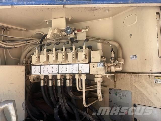 Mack GU813 Concrete pumps