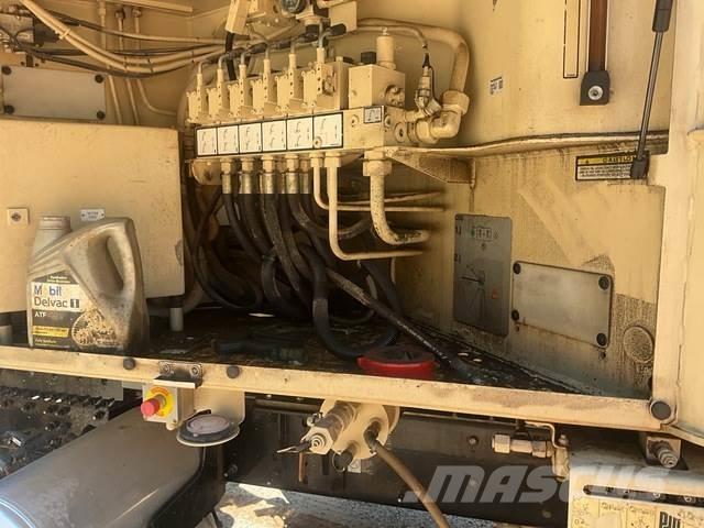 Mack GU813 Concrete pumps