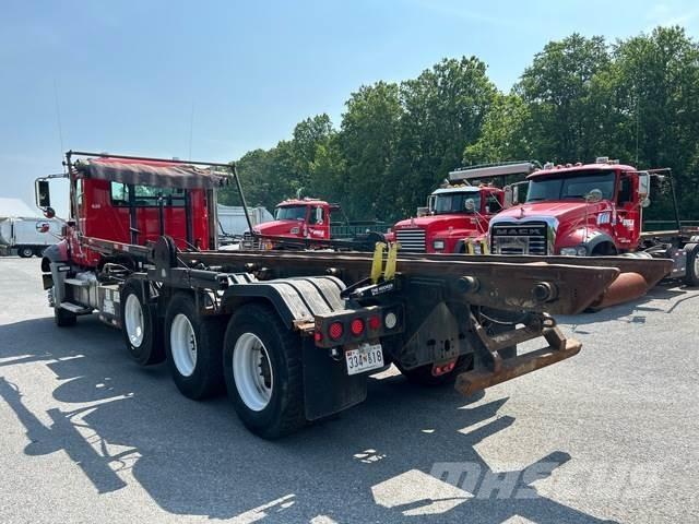 Mack GU813 Skip loader trucks
