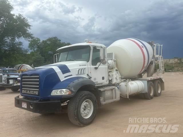 Mack GU813 Other trucks