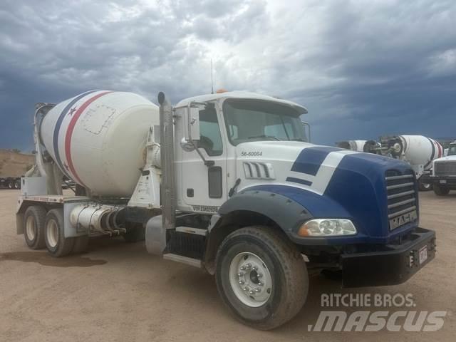 Mack GU813 Other trucks