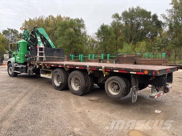 Mack GU813 Other trucks