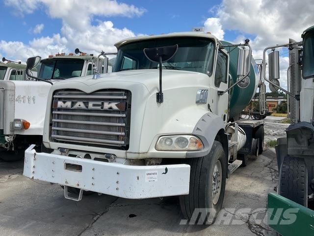 Mack GU813 Other trucks