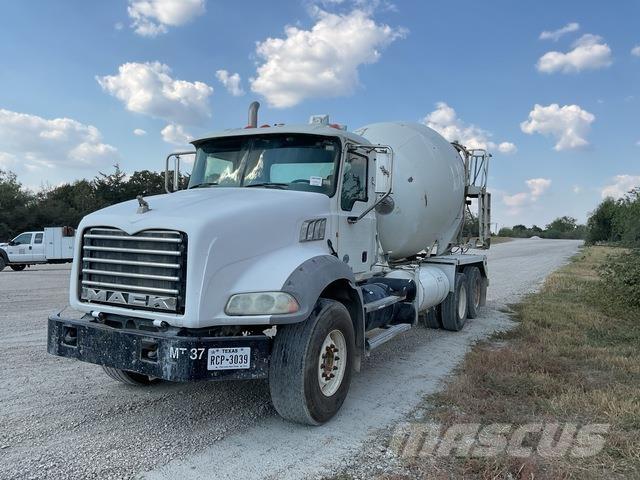 Mack GU813 Other trucks