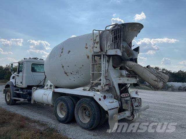Mack GU813 Other trucks