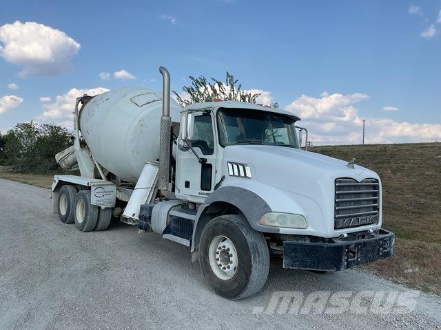 Mack GU813 Other trucks