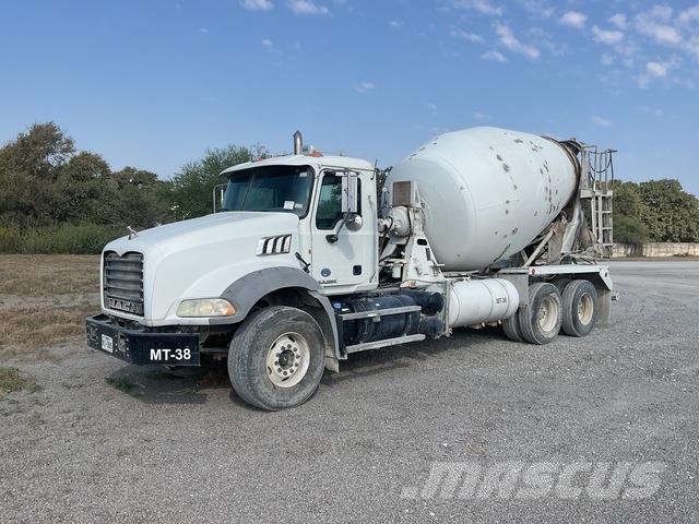 Mack GU813 Other trucks