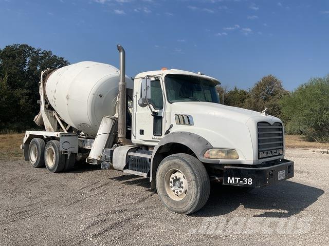 Mack GU813 Other trucks