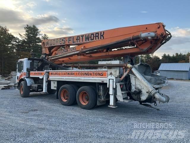 Mack MR688S Concrete pumps