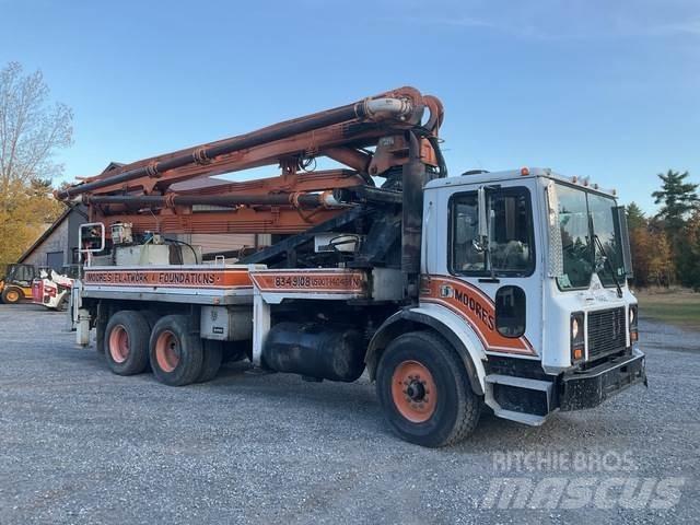 Mack MR688S Concrete pumps