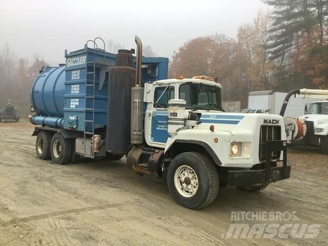 Mack RB690S Sewage disposal Trucks