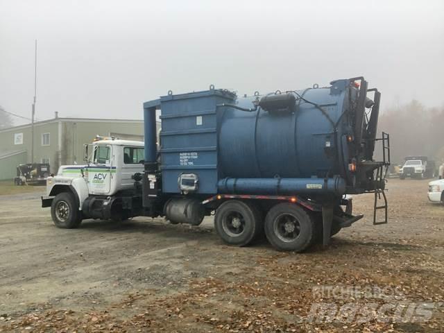 Mack RB690S Sewage disposal Trucks