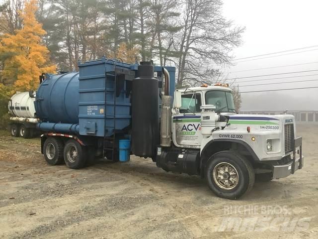 Mack RB690S Sewage disposal Trucks