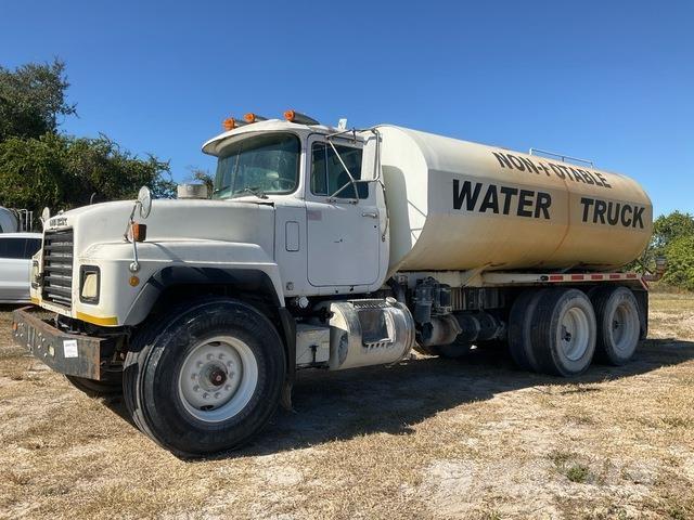 Mack RD600 Water tankers