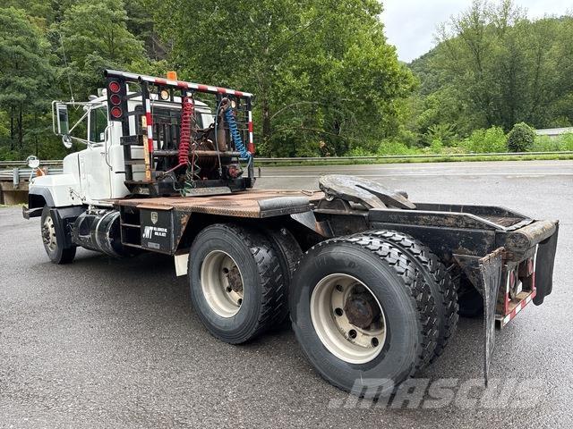 Mack RD688S Flatbed/Dropside trucks