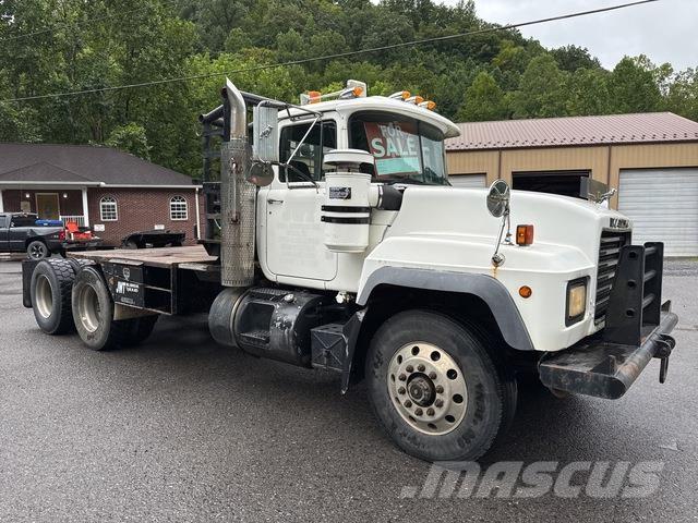 Mack RD688S Flatbed/Dropside trucks