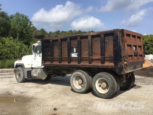 Mack RD688S Tipper trucks