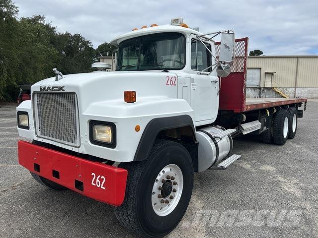 Mack RD690S Flatbed/Dropside trucks