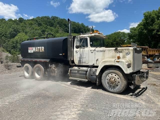Mack RW613 Water tankers