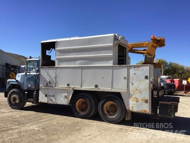 Mack U600 Municipal / general purpose vehicles