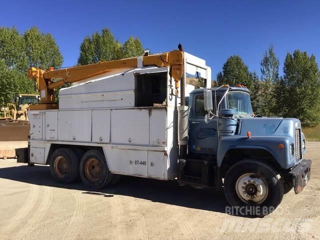 Mack U600 Municipal / general purpose vehicles