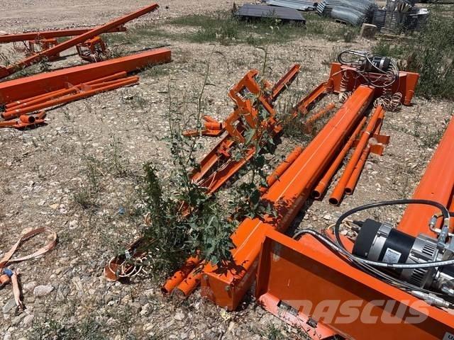 Mantis  Booms and arms