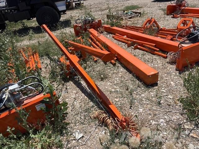 Mantis  Booms and arms