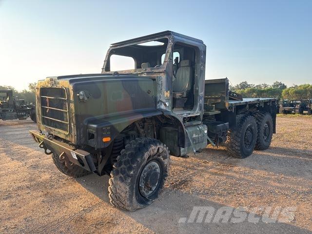 Oshkosh  Van Body Trucks