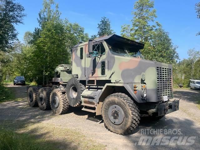 Oshkosh M1070 Truck Tractor Units