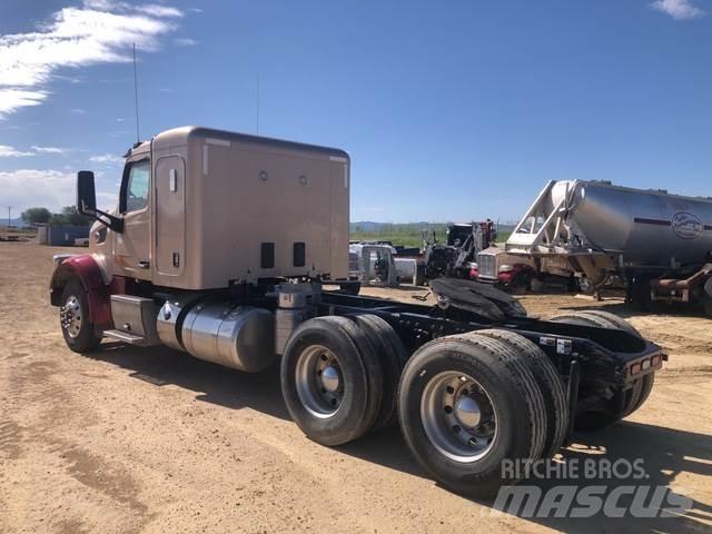 Peterbilt  Truck Tractor Units