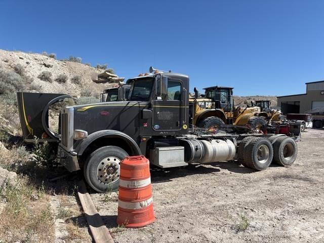 Peterbilt  Truck Tractor Units