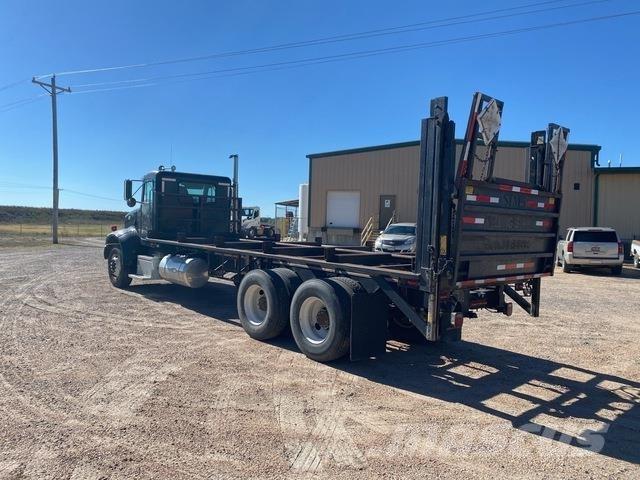 Peterbilt 330 Flatbed/Dropside trucks