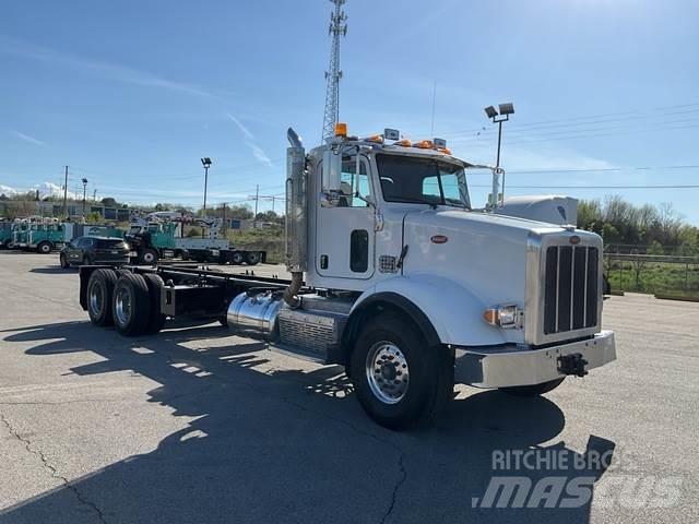 Peterbilt 365 Cabins and interior