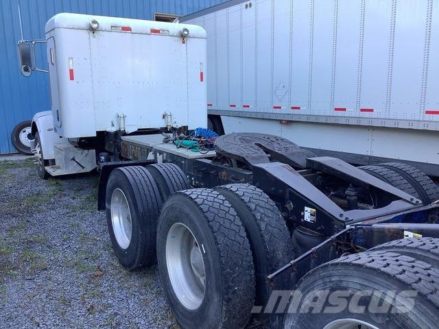 Peterbilt 365 Truck Tractor Units