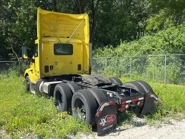 Peterbilt 579 Truck Tractor Units