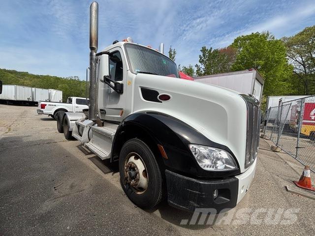 Peterbilt 579 Truck Tractor Units