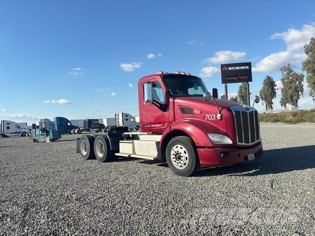 Peterbilt 579 Truck Tractor Units