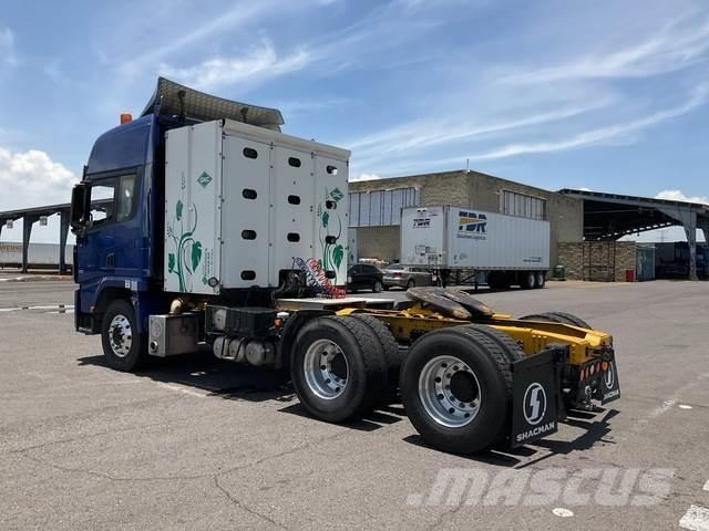 Shacman X3000 Cabins and interior