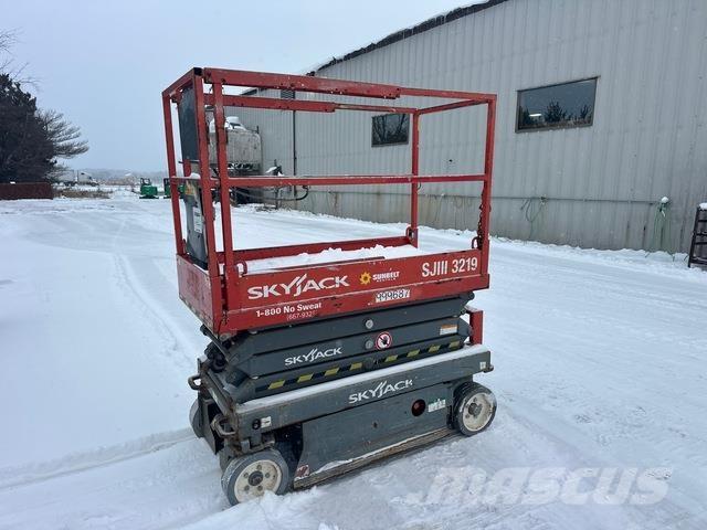 SkyJack 3219 Scissor lifts