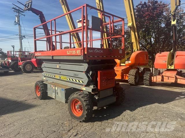 SkyJack 7135 Scissor lifts