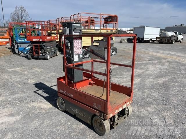 SkyJack SJ12 Vertical mast lifts